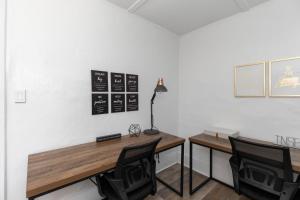 Φωτογραφία από το άλμπουμ του Comfy 2-Bed with Office by hospitals & entertainment σε Syracuse