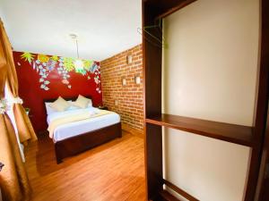 Postel nebo postele na pokoji v ubytování Habitaciónes Matrimoniales en Baños de Agua Santa con baño privado
