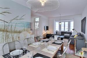 a living room with a table and chairs and a couch at La villa de la lieue de greve in Plestin-les-Grèves