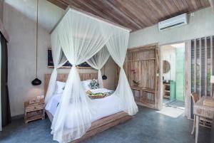 Postel nebo postele na pokoji v ubytování Uma Githa Ubud by Pramana Villas