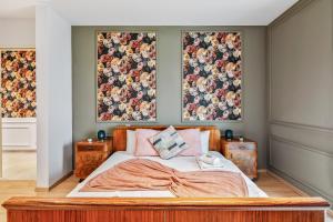 Postel nebo postele na pokoji v ubytování VibeStudio 401 - Central - AC - Licensed - Parking Nearby