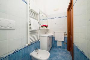 a bathroom with a toilet and a sink at Ferriere Apartment in Scala +46 photos