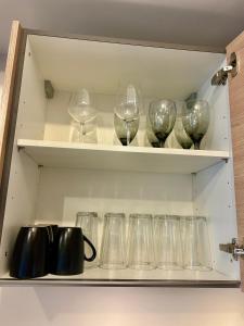 Η κουζίνα ή μικρή κουζίνα στο Luxury BGC Condo in Taguig, McKinley - Covered Parking and WiFi FREE