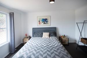 Una cama o camas en una habitación de Getaway 1