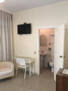 Ένα μπάνιο στο Hostal Cervantes