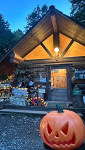 Galeriebild der Unterkunft 森と湖の楽園ＷorkshopＣampＲesort in Fujikawaguchiko