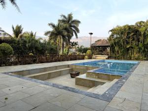 a swimming pool in the middle of a yard at The Redstone Oasis Villa in Welhe