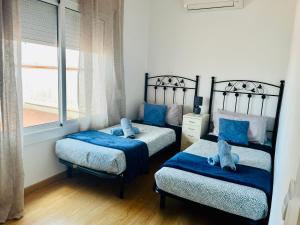A bed or beds in a room at Attic360Views