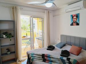 Katil atau katil-katil dalam bilik di House with palm tree +14 gambar