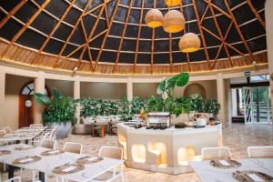 Restaurace v ubytování Royal Palm Galapagos, Curio Collection Hotel by Hilton