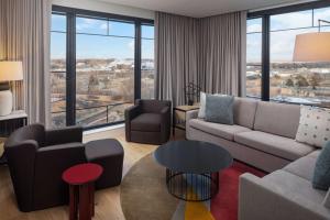 Canopy By Hilton Sioux Falls Downtown的休息区