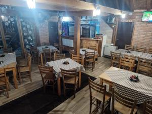 Restoran või mõni muu söögikoht majutusasutuses Konak kod munje