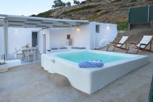 Bazén v ubytování Magginas Little Home nebo v jeho okolí