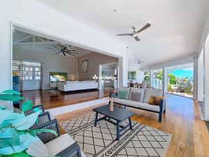 Χώρος καθιστικού στο Villa Bleue - 227m2 avec piscine et vue mer - Saint-Gilles-Les-Bains