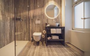Koupelna v ubytování Hotel Joseph's House by Mountain Hotels + 34 fotografií