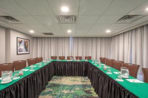 Konferenční prostory v ubytování Holiday Inn & Suites Parsippany Fairfield by IHG