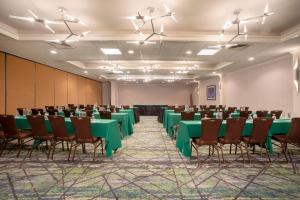 Konferenční prostory v ubytování Holiday Inn & Suites Parsippany Fairfield by IHG