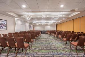 Konferenční prostory v ubytování Holiday Inn & Suites Parsippany Fairfield by IHG