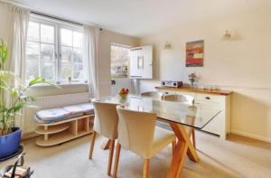 Kuchyň nebo kuchyňský kout v ubytování Beautiful townhouse in perfect location + 2 fotografie