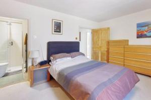 Postel nebo postele na pokoji v ubytování Beautiful townhouse in perfect location