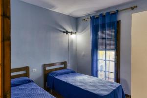 Posteľ alebo postele v izbe v ubytovaní Apt Amarres, piscina comunitaria