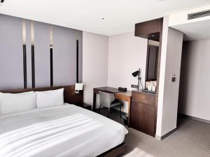 Ένα ή περισσότερα κρεβάτια σε δωμάτιο στο Centum Business Hotel