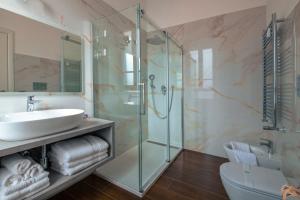 Koupelna v ubytování AP Royal suite guesthouse