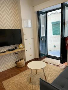 TV a/nebo společenská místnost v ubytování Regueira Gold com terraço
