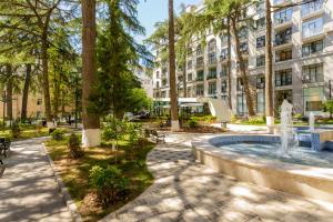 Vrt ispred objekta Central Elegant Apartment
