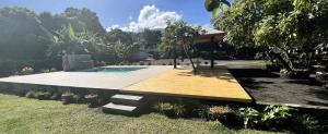 Pare LODGE TAHITI外面的花园