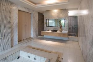 a large bathroom with a tub and a mirror at Betiya Motel in Taichung +9 photos