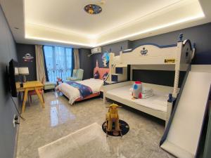 Postel nebo postele na pokoji v ubytování FRAGRANCE House Hanxi Changlong Panyu Wanda Plaza Store