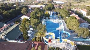 Bazén v ubytování Master Family Club nebo v jeho okolí