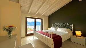 Postel nebo postele na pokoji v ubytování Villa Aurelia + 27 fotografií