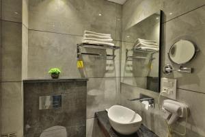 Koupelna v ubytování Hotel Ramaya Inn