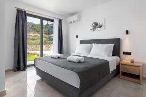 Postel nebo postele na pokoji v ubytování Aiora Luxury Villas