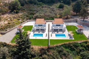 Bazén v ubytování Aiora Luxury Villas nebo v jeho okolí