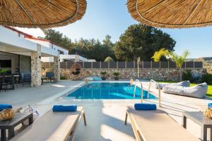 Bazén v ubytování Aiora Luxury Villas nebo v jeho okolí