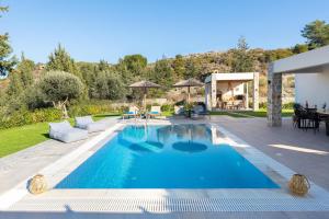 Bazén v ubytování Aiora Luxury Villas nebo v jeho okolí