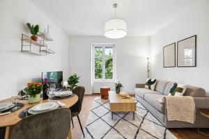 Area tempat duduk di The R Apartment Chrischona