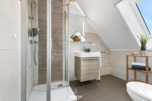 a bathroom with a shower and a sink at Ferienwohnung Bude 2 Dagebüll in Dagebüll