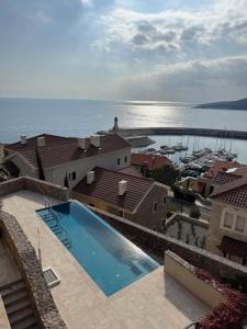 Бассейн в One Bedroom Sea View Apartment - Lustica Marina Village или поблизости +26 фотографий