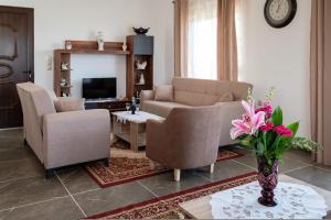 Ruang duduk di Serenity Luxury Villa in Paradisi Rhodes +22 gambar