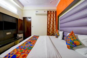 Postel nebo postele na pokoji v ubytování Hotel Paradise - New Delhi