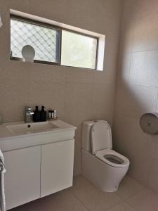 Bilik mandi di Lake Clifton Tavern and Motel +9 gambar