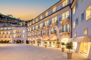 an empty street in front of a large building at Tivoli Portopiccolo Sistiana Wellness Resort & Spa in Sistiana