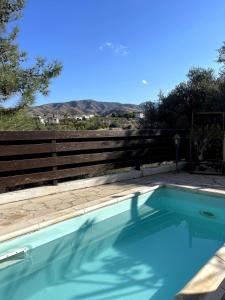 La alberca dentro o cerca de Pepper House with pool