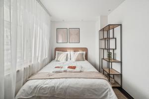 Postel nebo postele na pokoji v ubytování The R Apartment Mittelfelsen - Quiet, Free Parking