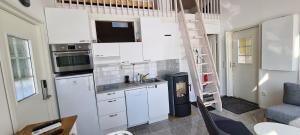 Nhà bếp/bếp nhỏ tại Villa Vahonranta beach house