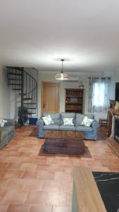 a living room with a blue couch and a fireplace at La lobera in Arroyo Frio